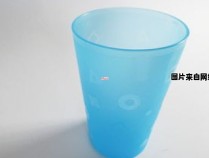热水杯子使用塑料杯会有什么危害？（塑料杯子装热水会爆炸吗）