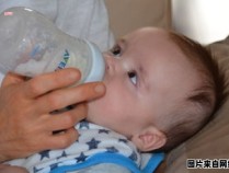 宝宝九个月大时每餐需要喝多少毫升奶？ 9个月宝宝一餐吃多少毫升奶粉