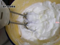 制作蛋糕上的奶油的简单方法