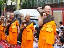 佛教信仰迎接三宝的简单仪式