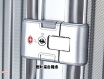 行李箱按压锁扣困难，该如何解决？