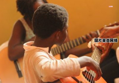 小男孩适合学习尤克里里还是吉他？