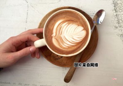 制作经典咖啡的卡布奇诺方法（卡布奇诺咖啡制作视频教程）