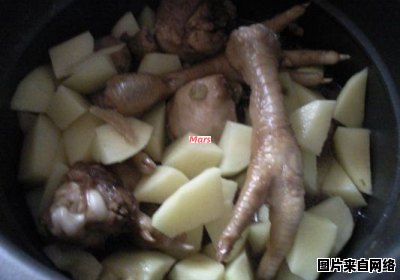 鸡肉土豆火锅底料的简易炖煮方法