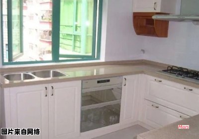 橱柜顶部放置石英石，对厨房安全有何影响？